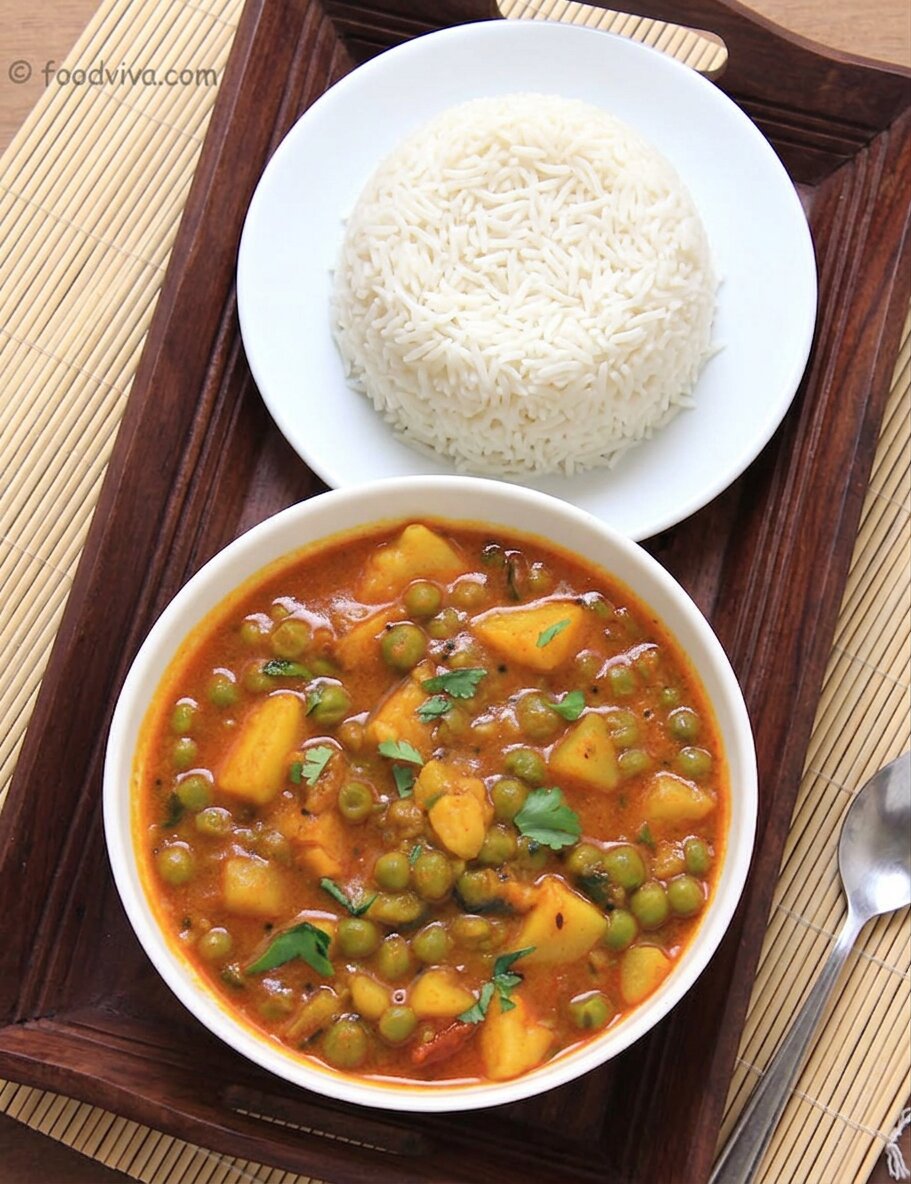Potatoes and Green peas curry